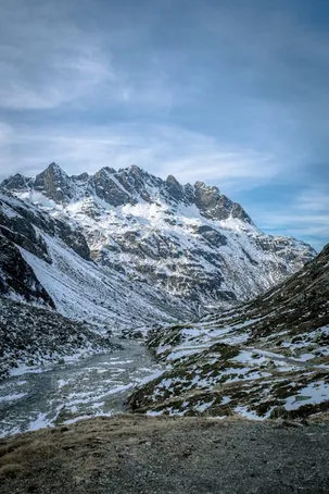 Die Handlung: Ein Mord in den Schweizer Alpen